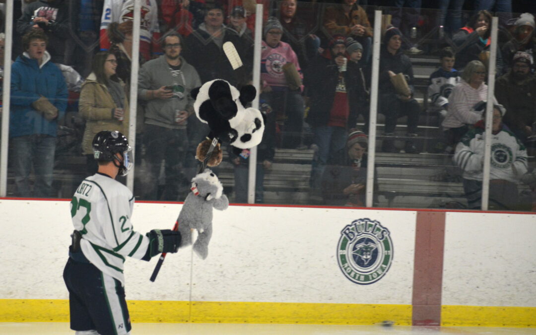 Bulls, Bears Bring Smiles At the “Barn” on Black Friday