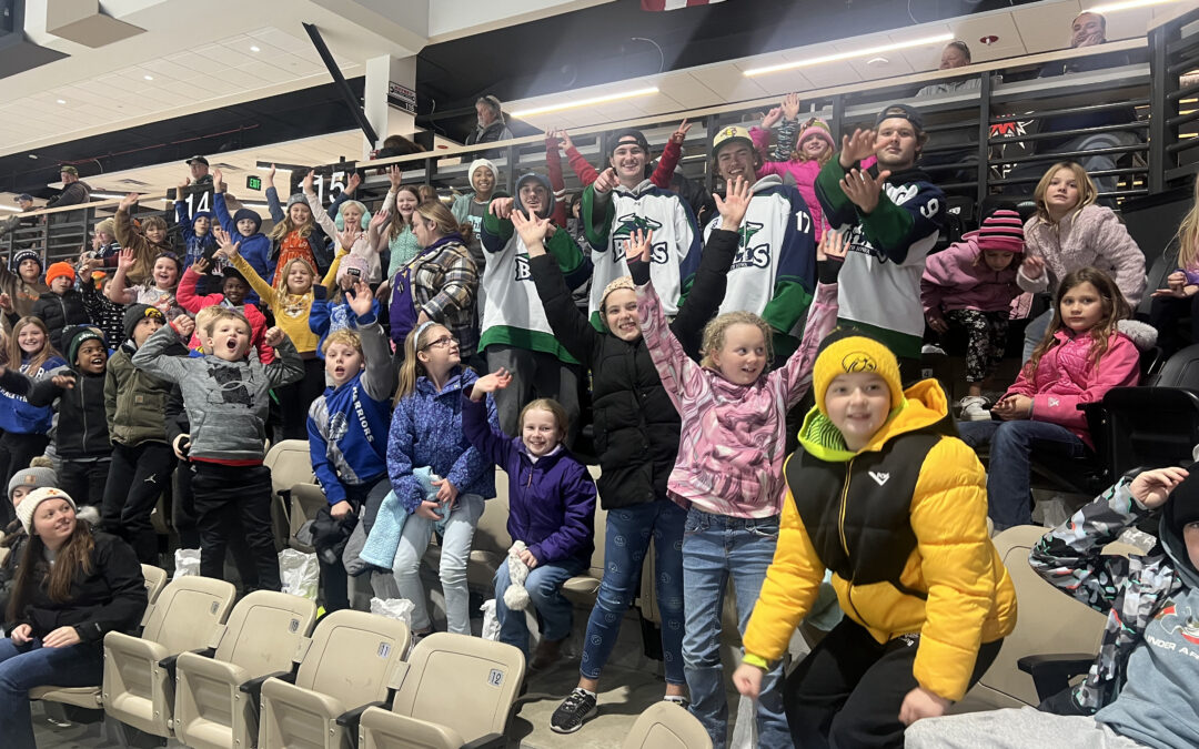 Mason City Toros Pack Out Arena with School Day Game!